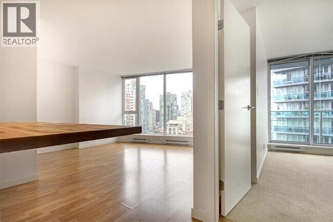 Photo du bâtiment - 233 Robson St