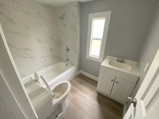 Building Photo - 354 Karen Dr