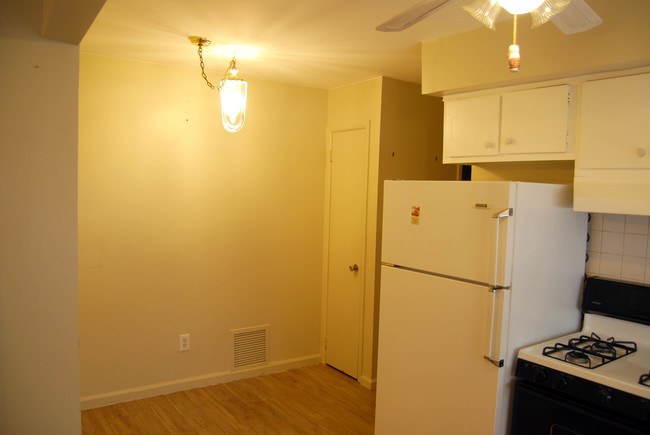 Building Photo - 81 Devens St