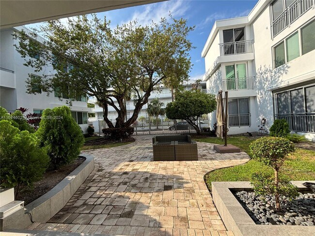 Building Photo - 10210 Collins Ave