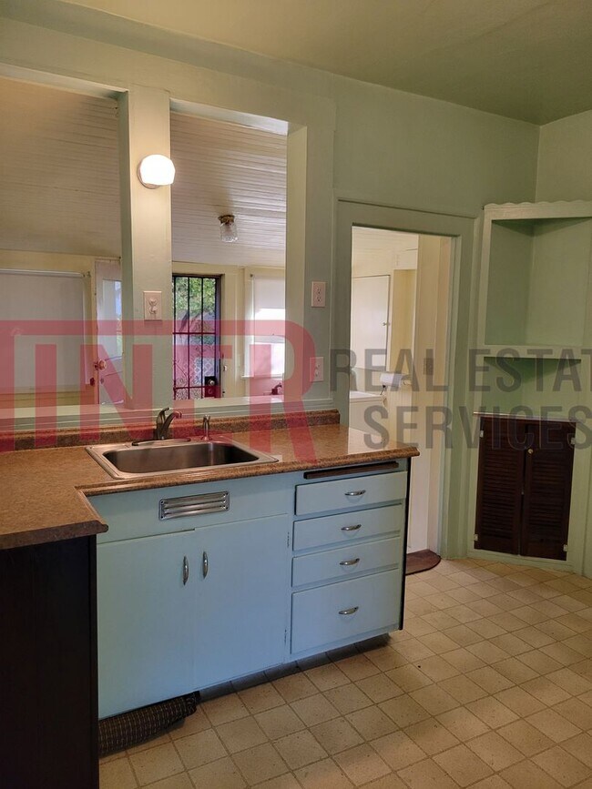 Foto del edificio - Quaint 3 Bedroom home in Old Roseville!