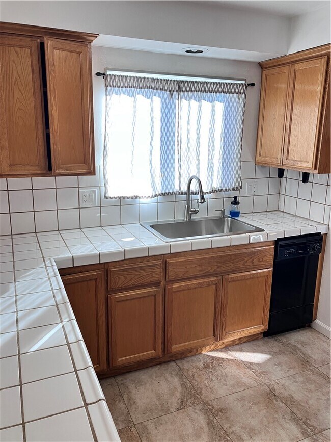 Foto del edificio - 13472 Springdale St