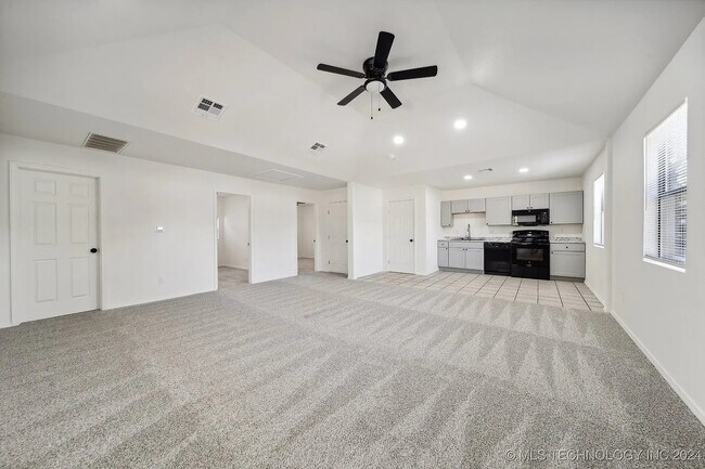 Foto del edificio - 2807 E 3rd St