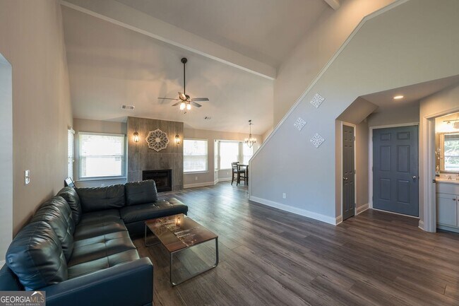 Foto del edificio - 895 Halston Ct