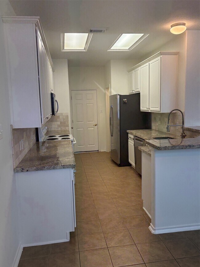 Building Photo - 25250 Finchgrove Ln