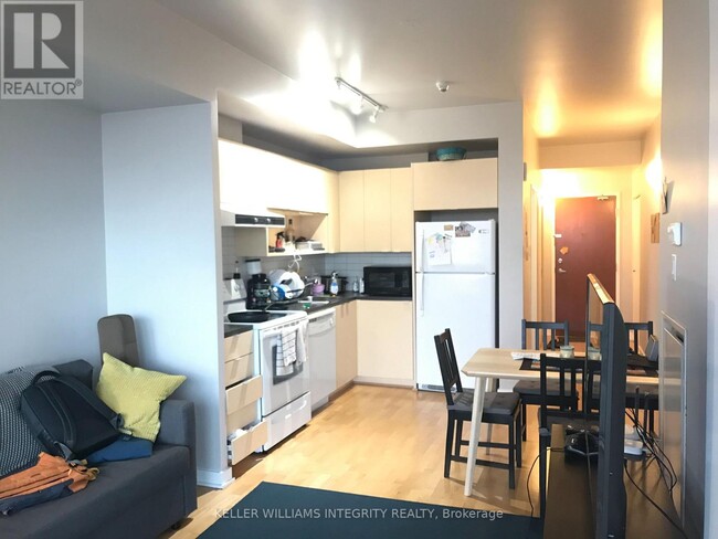 Building Photo - 324-1324 Laurier Ave W