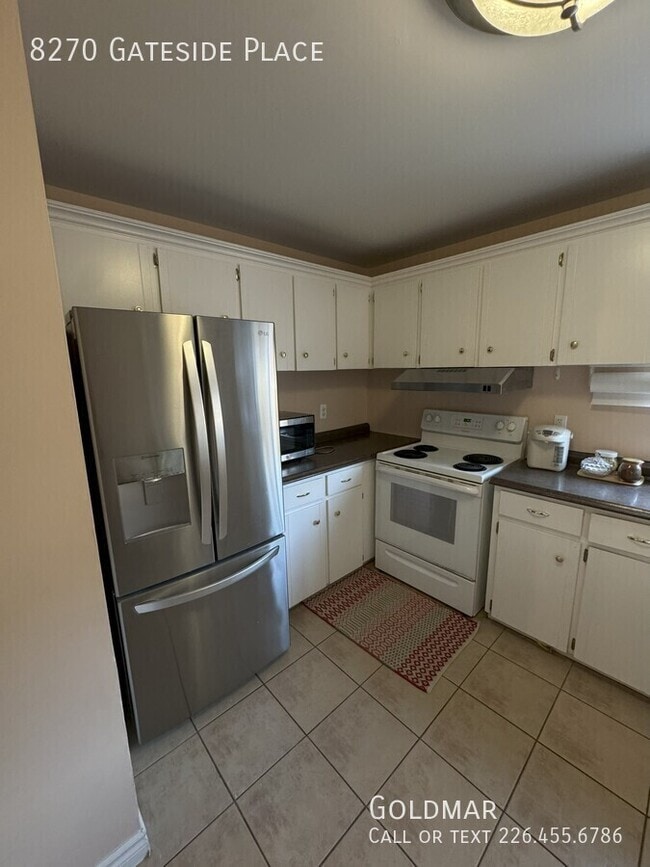 Building Photo - Charming Home with personal driveway, fenc...