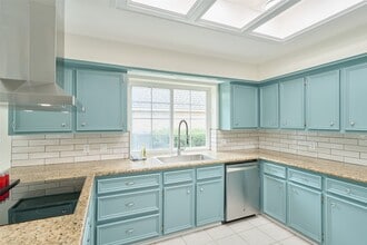 Building Photo - 15854 Knolls Lodge Dr