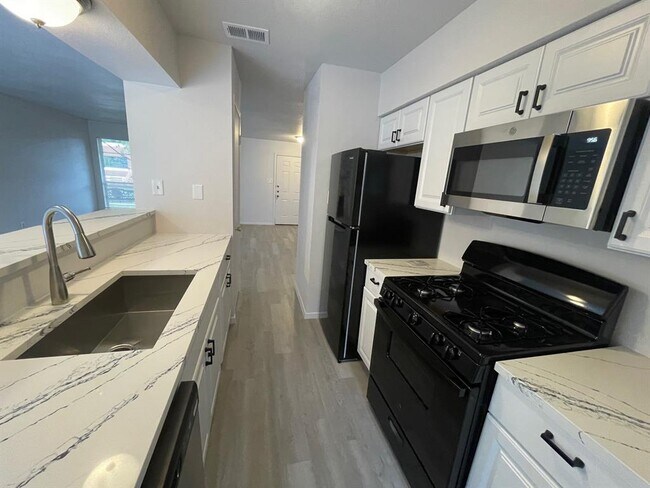Foto del edificio - 617 Castle Ridge Rd