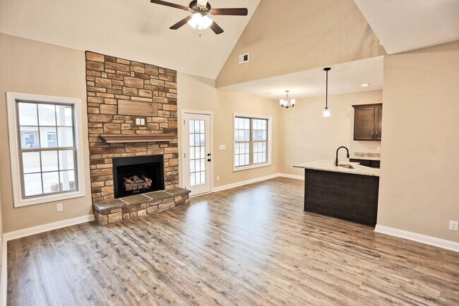 Building Photo - Beautiful Home with Bonus Room