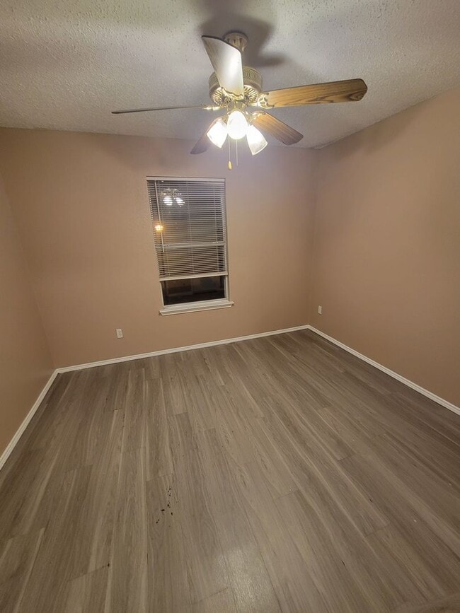 Building Photo - Don't miss the opportunity to make this 3-...