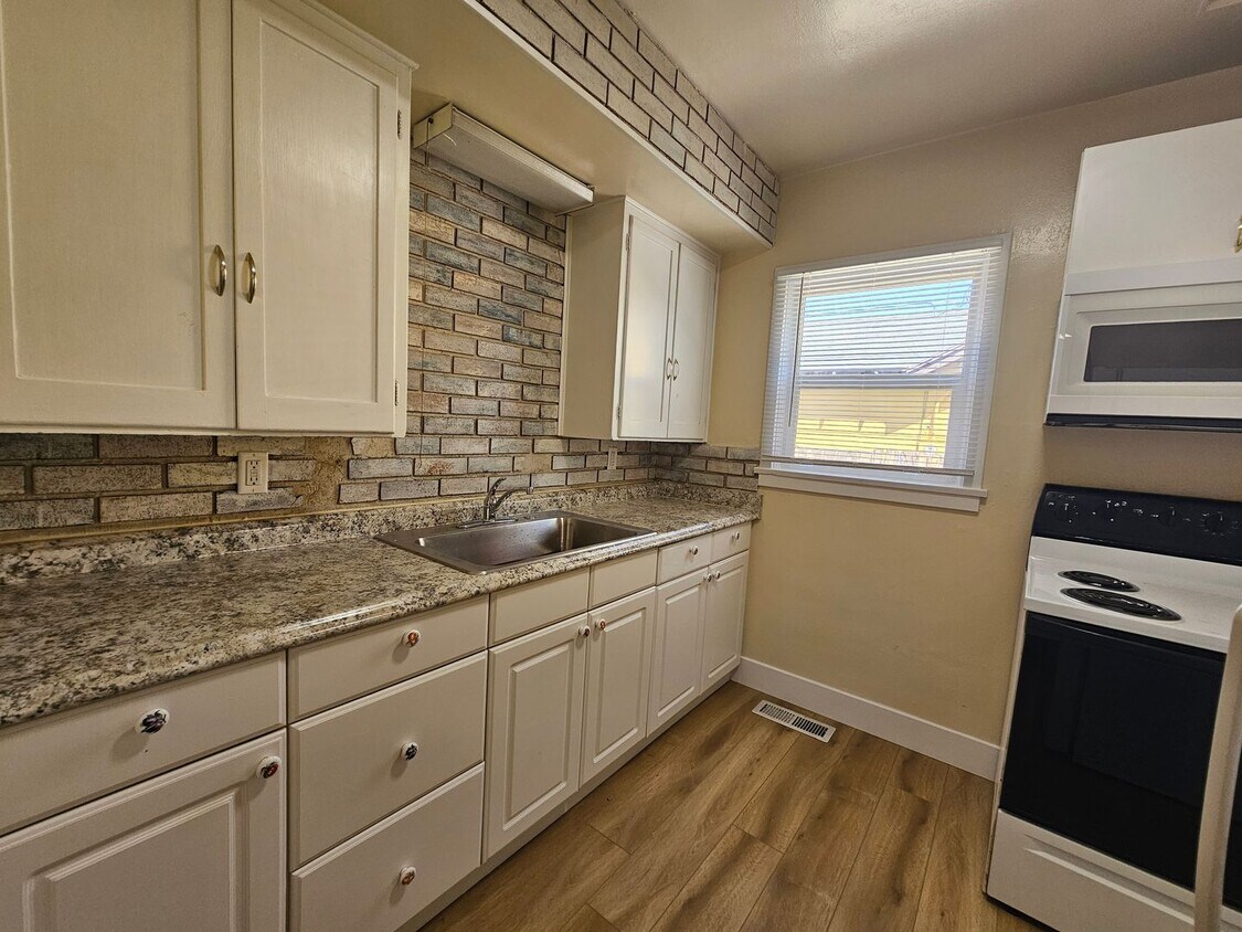 Primary Photo - Charming Midtown House