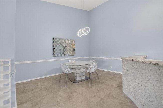 Building Photo - 13770 Oneida Dr