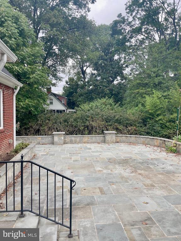 Building Photo - 9309 Main St