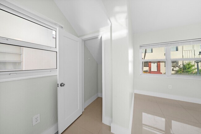 Foto del edificio - 1203 Marseille Dr