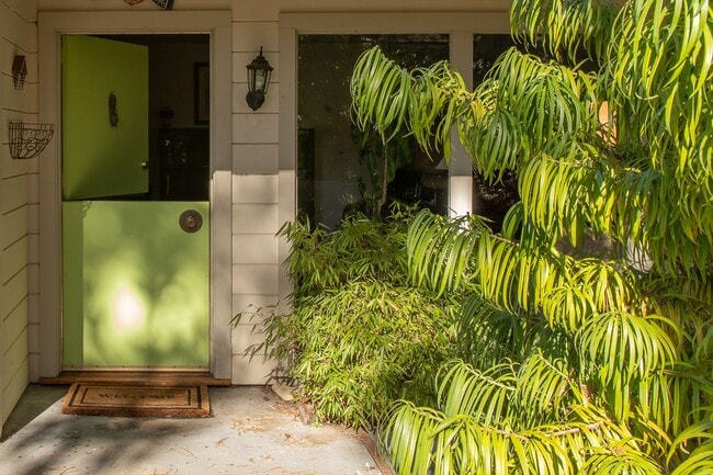 Building Photo - Adorable Carmel by the Sea Cottage! Lookin...