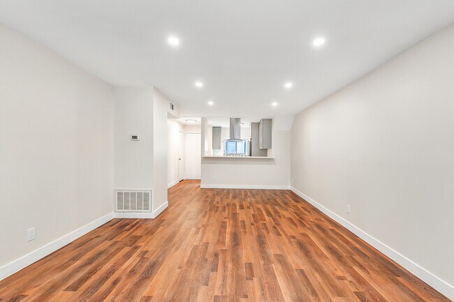 Foto del edificio - 448 W Windsor Rd