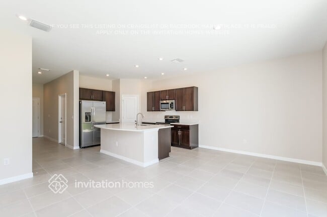 Building Photo - 6316 Willowside St
