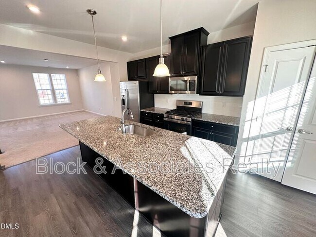 Foto del edificio - 945 Arnold Place Dr