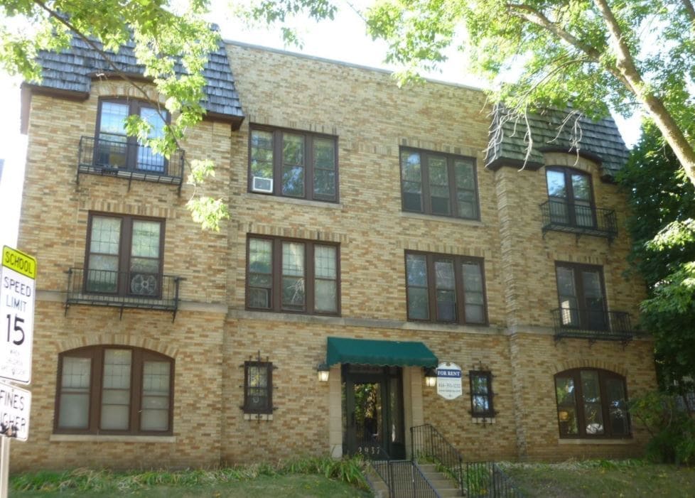2937 N Bartlett Ave Unit 7, Milwaukee, WI 53211 Apartments in
