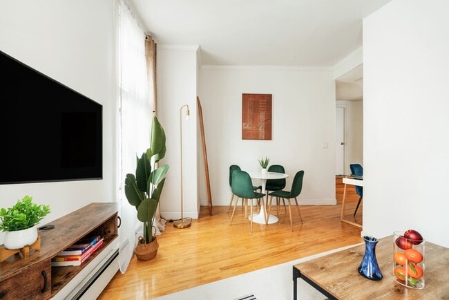 Building Photo - 139-2W Prime west village Furnished 2BR Be...