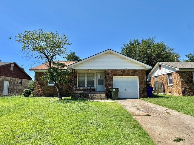 Photo - 252 E Coe Dr House