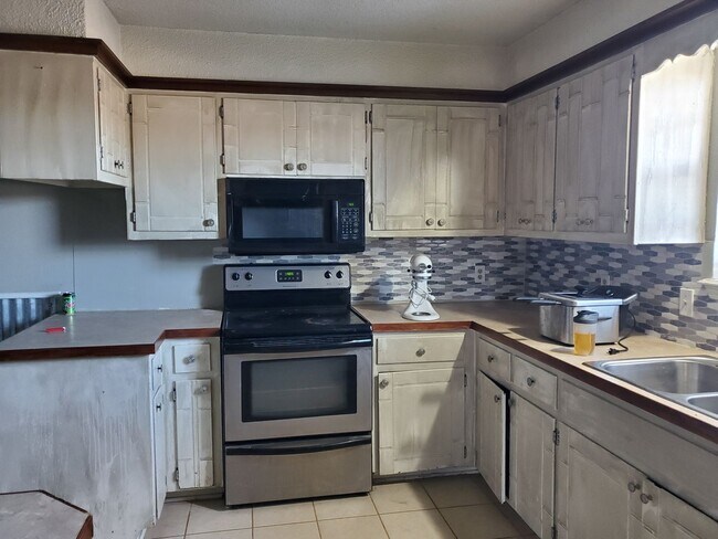 Foto del edificio - Newly updated 5 acre mini-ranch in Chandle...