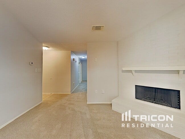 Building Photo - 537 Greenway Dr