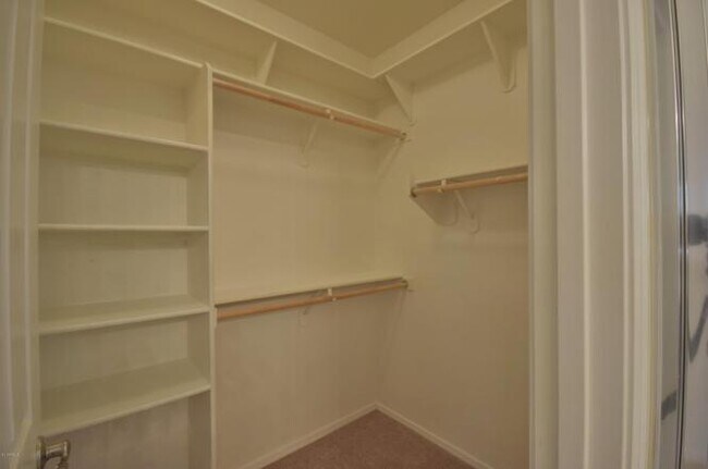 Foto del edificio - 1647 S 170th Ave