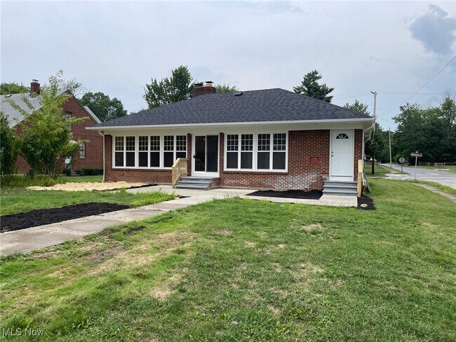 Building Photo - 19618 Gladstone Rd