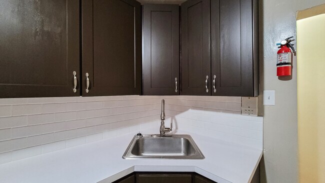 Building Photo - 262 Undercliff Ave