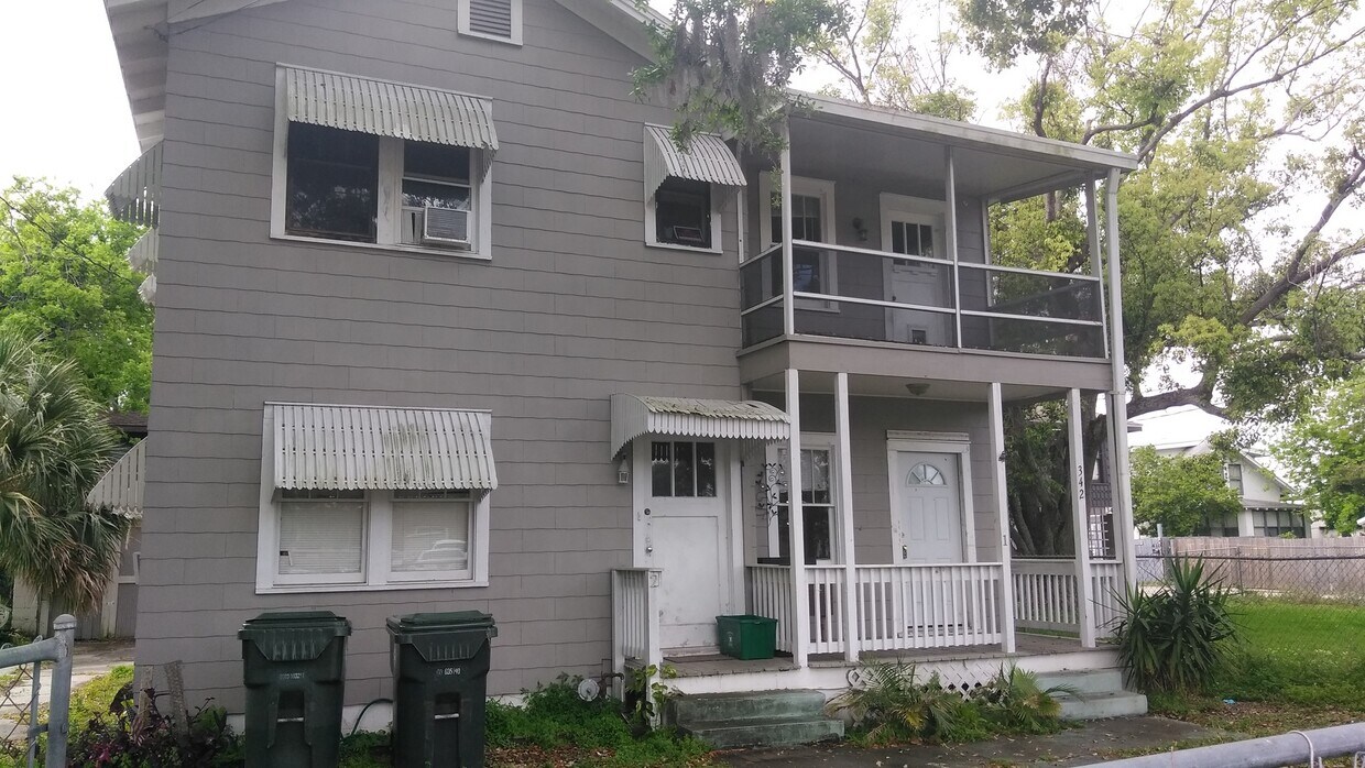 Foto principal - Charming 2-Bedroom Apartment Near Downtown...