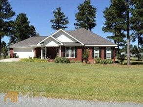 Building Photo - 805 Maple Dr
