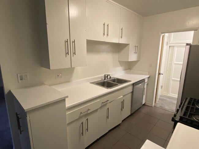 #303 - Cocina - Princess Apartments