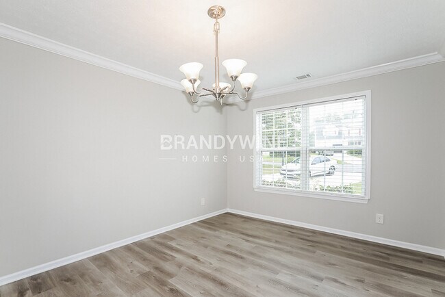 Building Photo - AVAILABLE NOW!