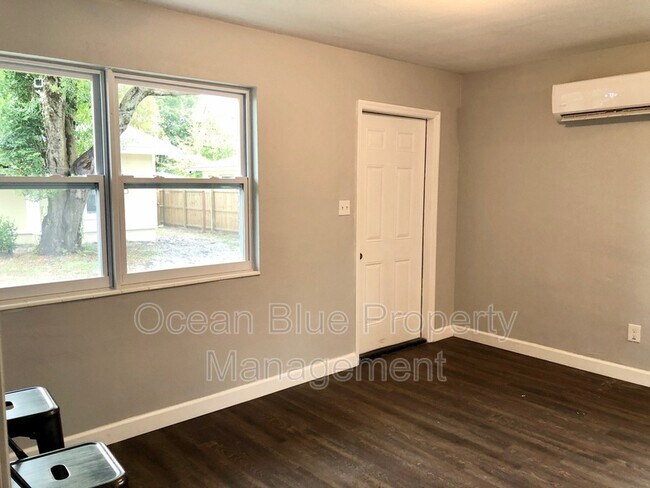 Building Photo - 4710 1/2 4th Ave S