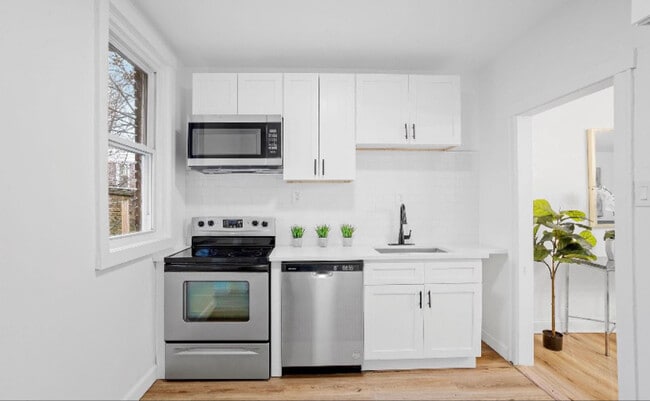 Building Photo - 1214 E Stafford St