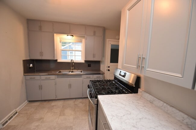 Building Photo - Upgraded South Bend IN home for rent. 2 be...