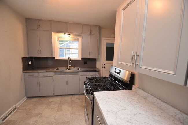 Foto del edificio - Upgraded South Bend IN home for rent. 2 bedroom 1 bath