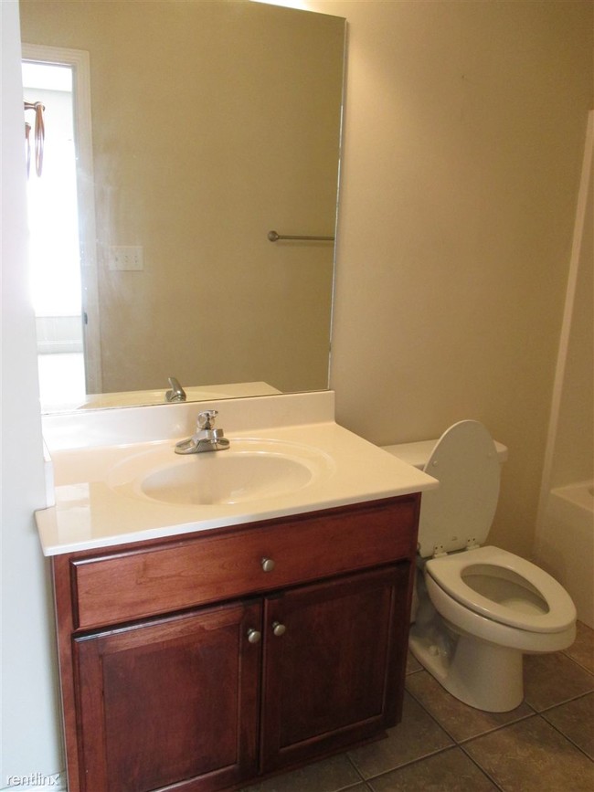 Foto del edificio - 101 Oak Forest Ln