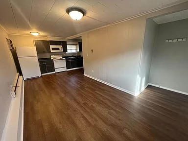 Building Photo - 304 E Lehr Ave