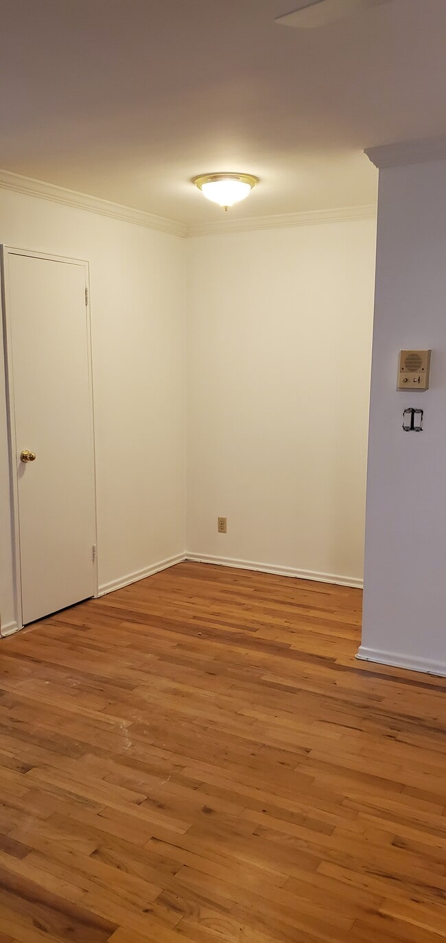 Entry - 236 Glenbrook Rd