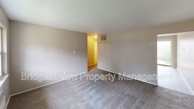 Foto del edificio - 5444 Misty Ln