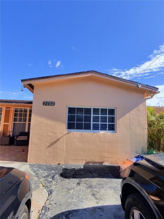 Building Photo - 7752 Dilido Blvd