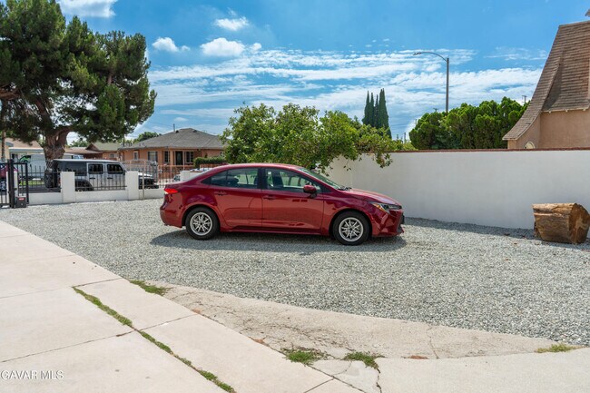 Foto del edificio - 6119 Prospect Ave