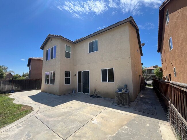 Foto del edificio - 31656 Rosales Ave