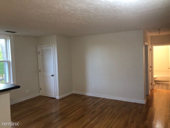 Building Photo - 1 br, 1 bath Apartment - 73 Bank St 4 Unit 4