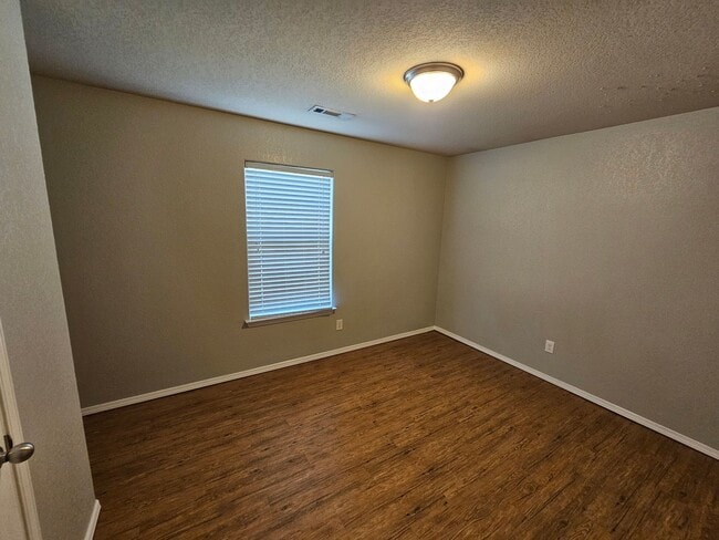 Building Photo - Nice 3 bedroom in west Fayetteville