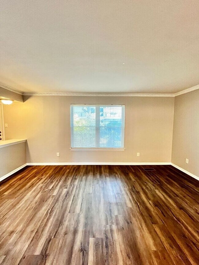 Foto del edificio - Beautiful and Spacious 3BR Condo with Mode...