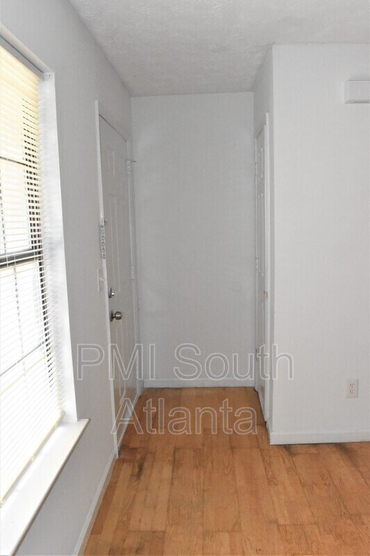 Building Photo - 6936 Oakhill Cir
